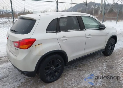 2017 Mitsubishi Outlander Sport 2.0 Le z USA, uszkodzony, nr VIN JA4AR3AU3HZ068713